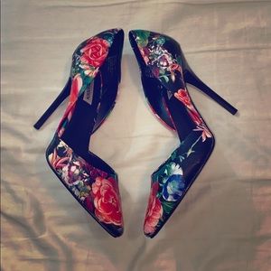 Floral platform Pointed toe heel
